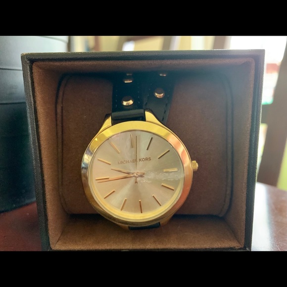 Michael Kors Gold and Black Leather watch - Picture 1 of 7